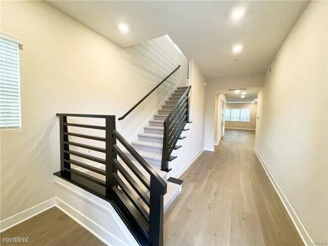 3 br, 3.5 bath House - 122 Swift