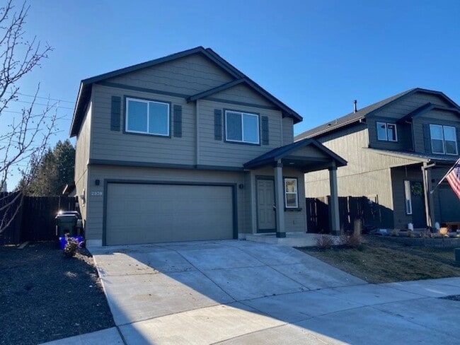 Building Photo - MOVE IN SPECIAL $500 off first month rent ...