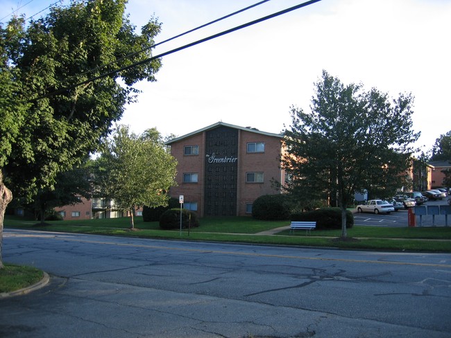 The Greenbrier Apartments - The Greenbrier Apartments