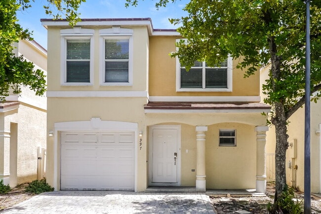 Building Photo - 997 SW 15th St Rental