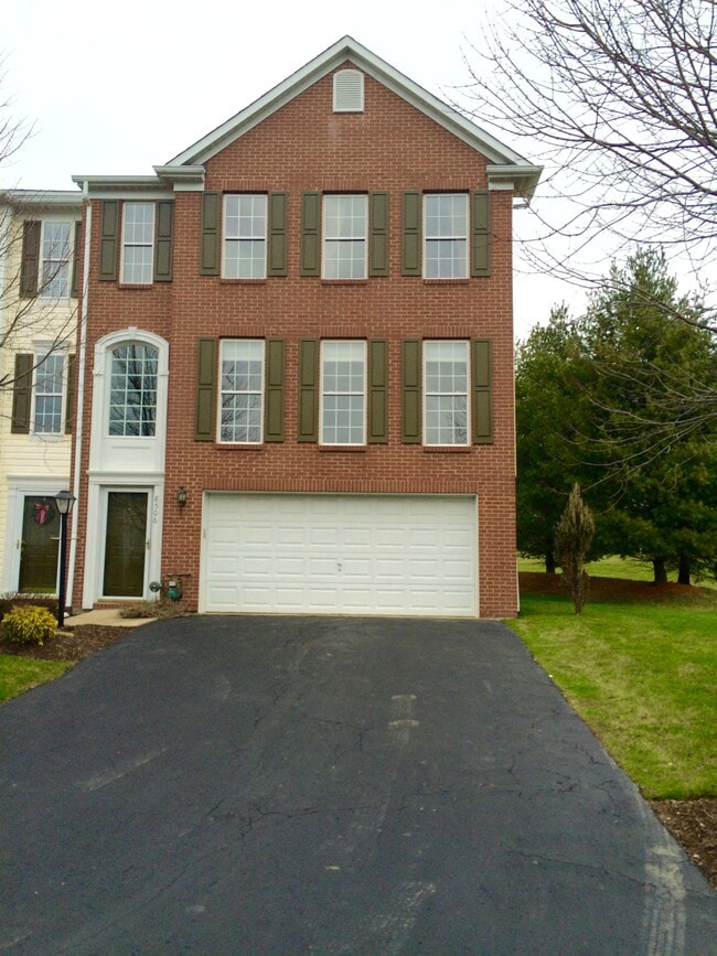 Building Photo - 8506 Clubside Dr. Rental