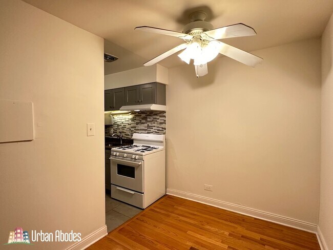 Photo - 3702 N Pine Grove Ave Unit M01B