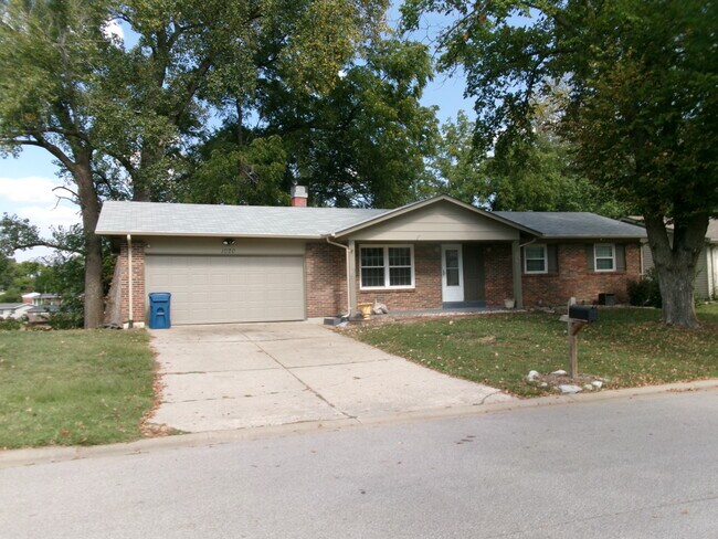 Front View, 2 car garage - 1020 Mayfair Rd House