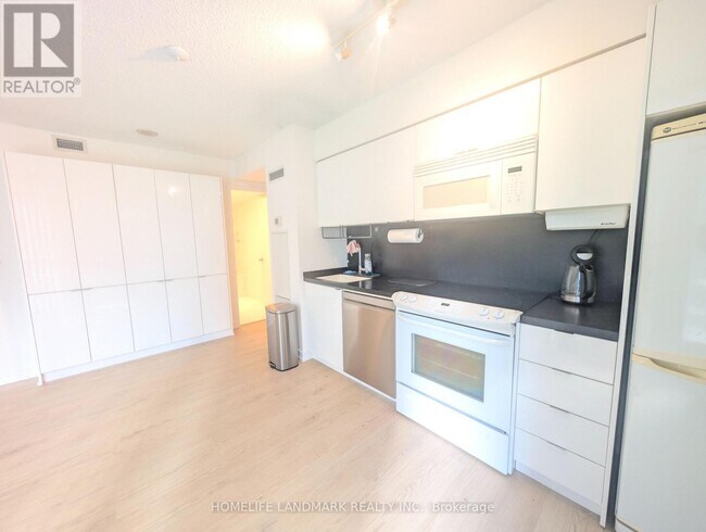 Photo - 15 Iceboat Terr Unit 931