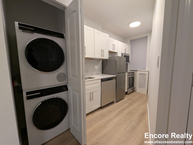 Building Photo - 27 Phillips St Unit 3 Rental