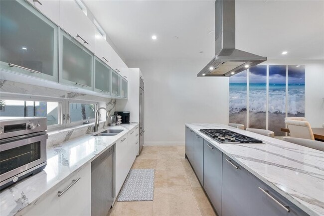 Photo - 3266 NE 15th St