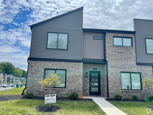 Building Photo - Luxury End Unit Townhouse in Campbell County