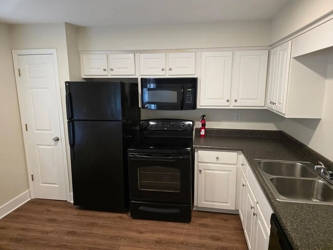 Building Photo - 806 Park Lane