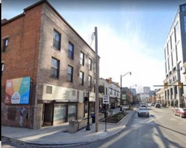 Building Photo - 726 N High St Rental