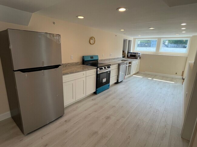 Building Photo - 615 Main St Unit 612-1 Rental