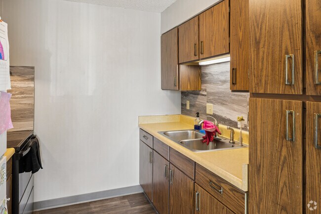 2BR, 1BA - 825SF - Kitchen