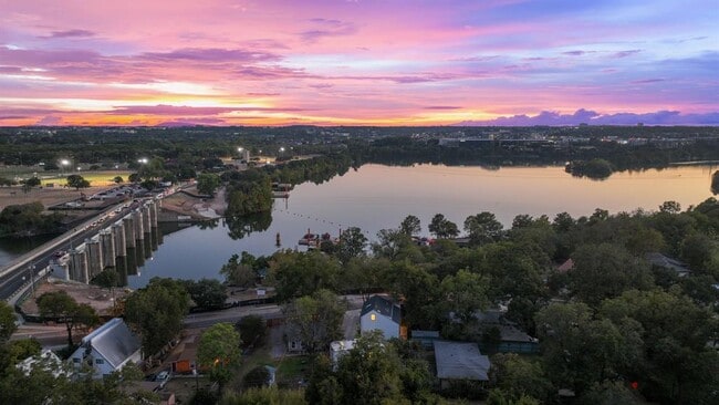 Photo - 2704 Canterbury St