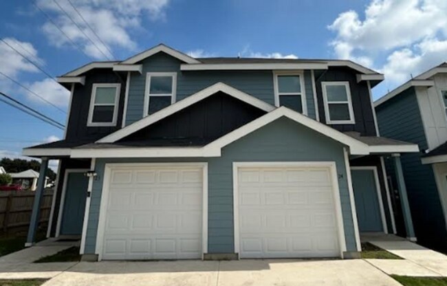 Building Photo - CALL FOR MORE DETAILS!! Rental