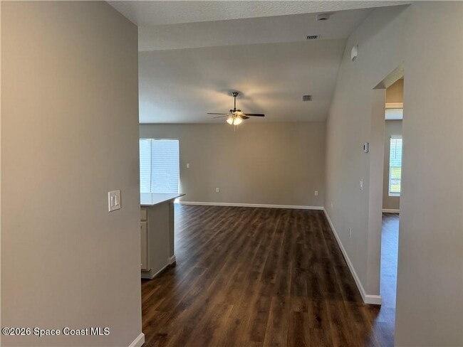 Photo - 340 Dolphin St SE