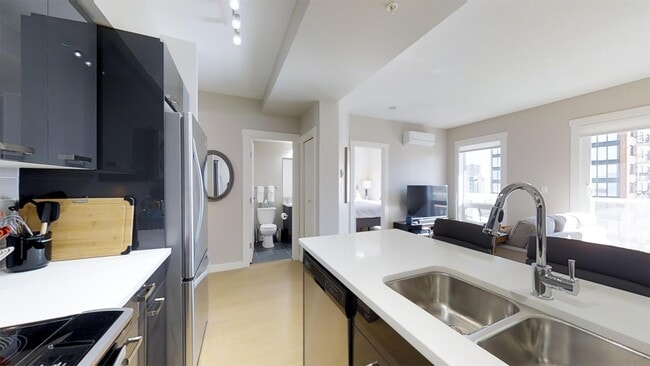 Photo - 10410-1102 102 Ave NW