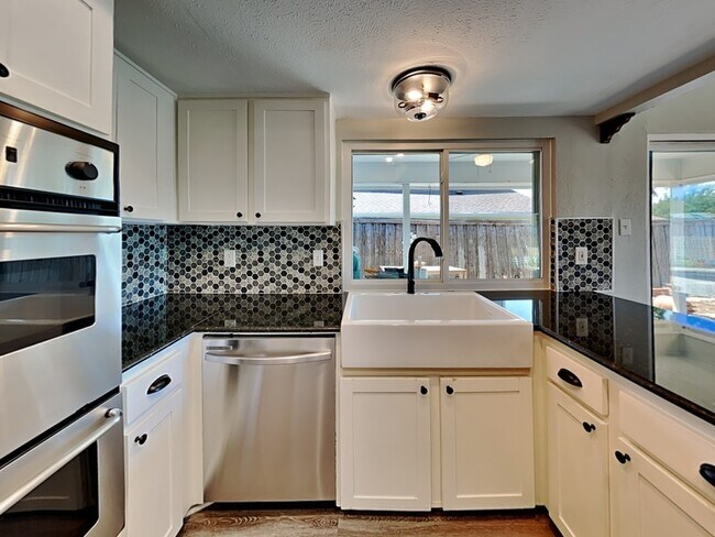 Photo - 2111 El Dorado Way