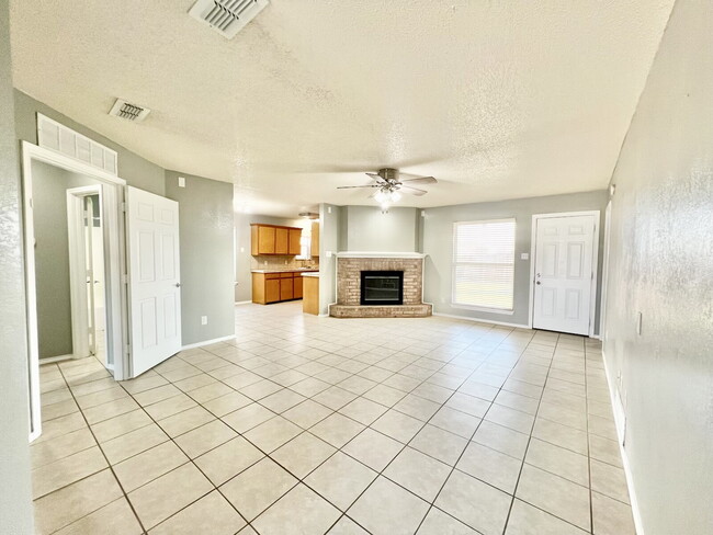 Photo - Adorable 3/2/2 in Frenship Memorial!