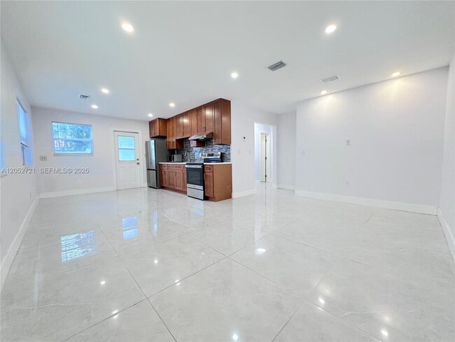 Photo - 940 NW 32nd Ct Unit front