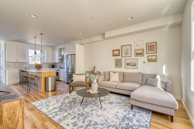 Building Photo - 516 NE 56th Ave Unit ID1309842P Rental