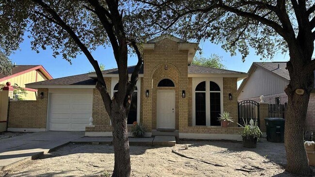 Three bedroom home available for lease! Mi... - Three bedroom home available for lease! Mi...