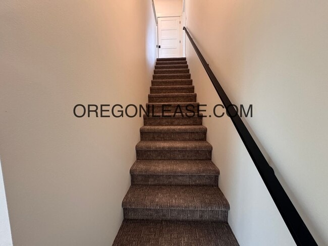 Photo - Brand new 3 bedroom 2.5 bath Coburg townhome Unit 32732 Coburg Creek