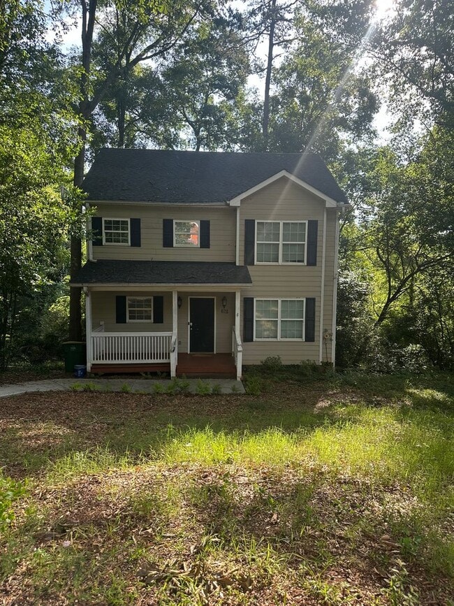 Building Photo - Normaltown, Move-in ready
