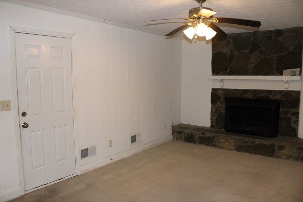 Photo - 888 Chartley Dr SW