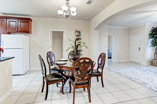 Photo - 2018 Laverne St Unit 8