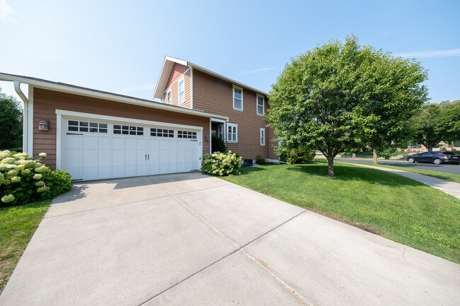 Photo - 15615 Dunberry Way