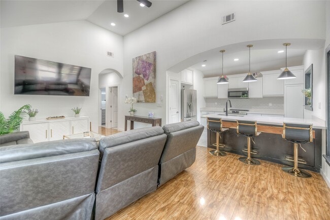 Photo - 193 Alibi Ln