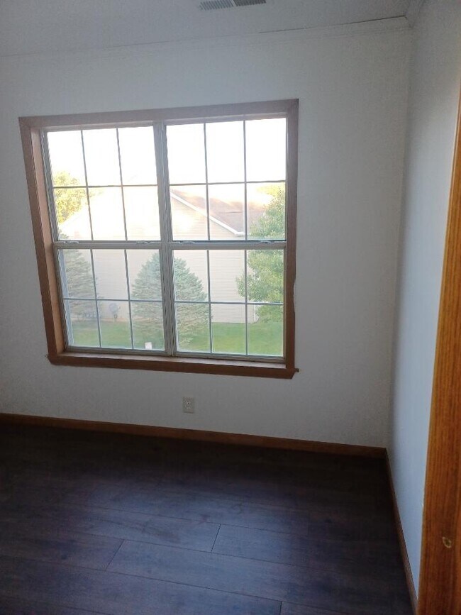 Photo - 1850 Lake St