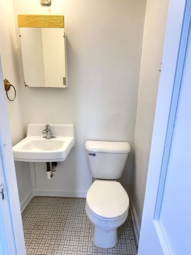 Photo - 2229/31 N Gatewood Unidad 2231 N Gatewood