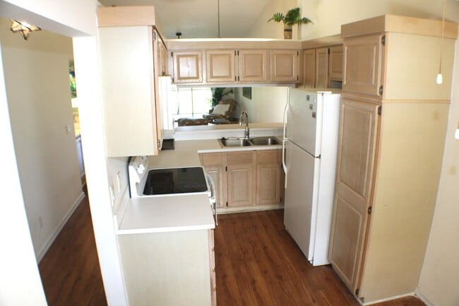 Photo - 1082 Keystone Dr Unit C