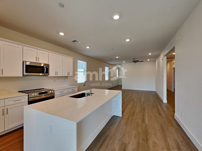 Photo - 850 English Primrose St