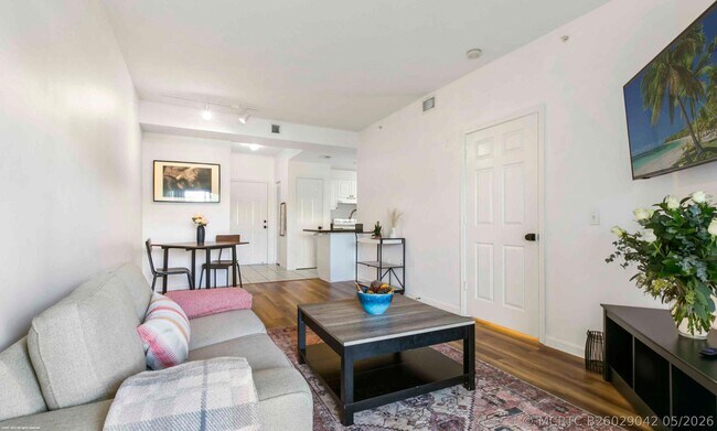 Photo - 2040 Greenview Shores Blvd Unit 203