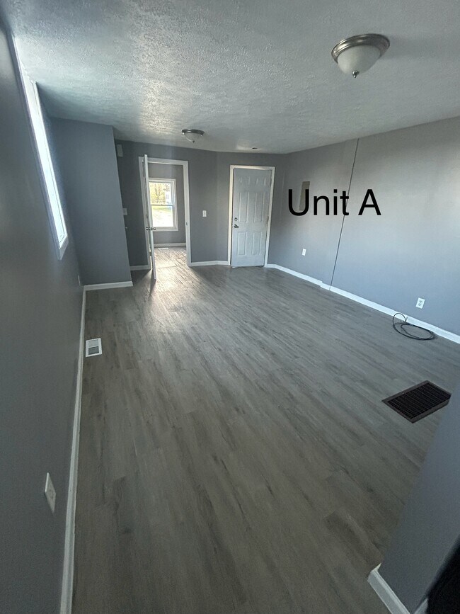 Photo - Seneca Ave Unidad A