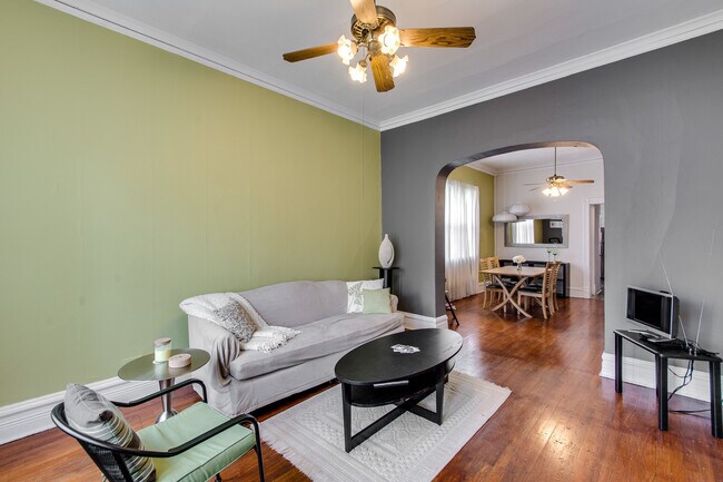 Photo - 2457 N Rockwell St Unidad 1