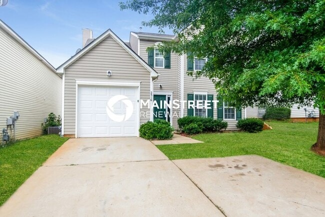 Building Photo - 3 Bedroom Pet-Friendly Home in Charlotte, NC with Main Street Renewal