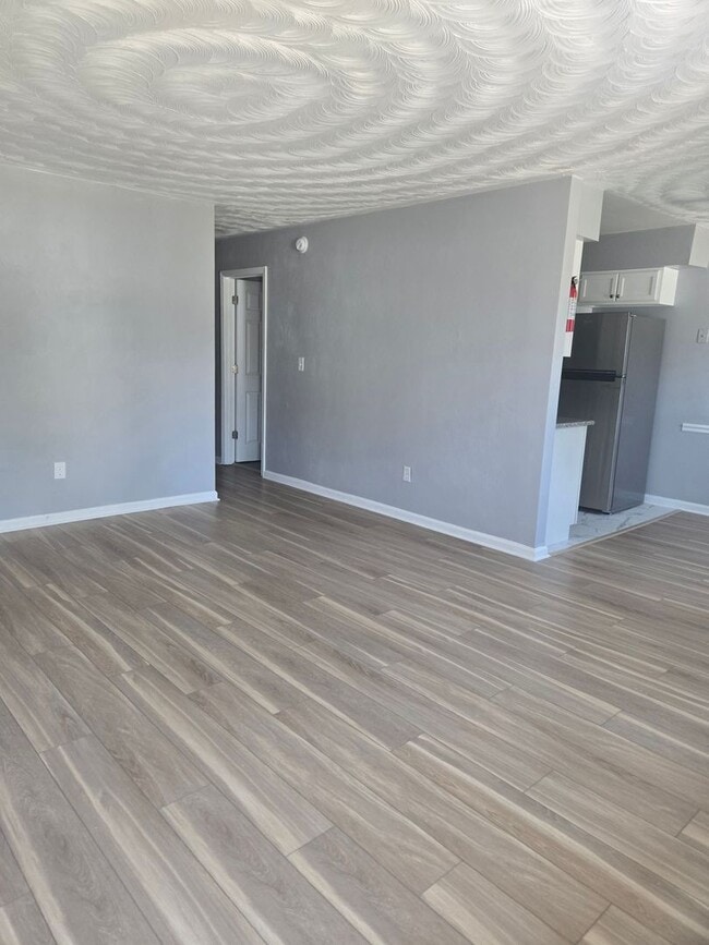 Building Photo - 1009 Hannah St Unit B
