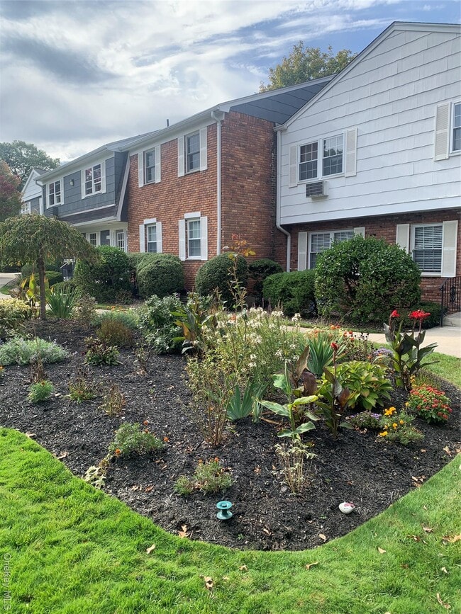 Photo - 23 Doxbury Ln