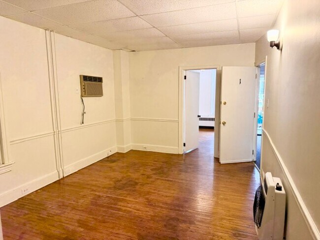 Photo - Convenient 1 Bedroom / 1 Bath First Floor Apartment