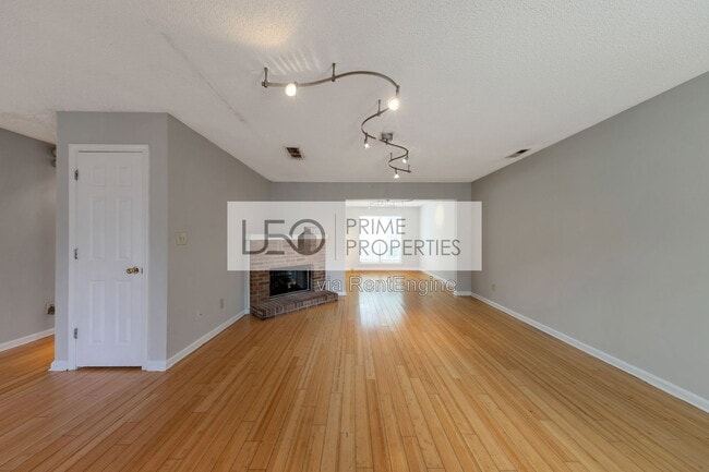 Photo - 1072 Victory Dr SW