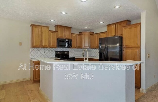 Photo - 122 W Sandalwood Ln