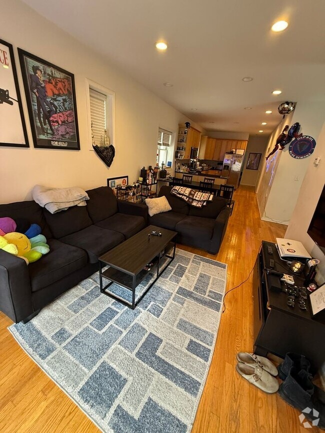 Building Photo - 1119 W Addison St Unit 1119-1 Rental