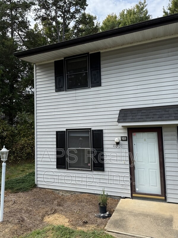 Building Photo - 4001 S Bend Dr