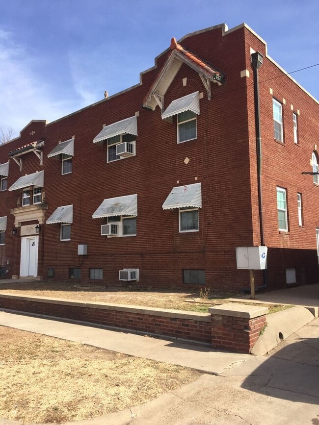 Building Photo - 1201 E Broadway Ave