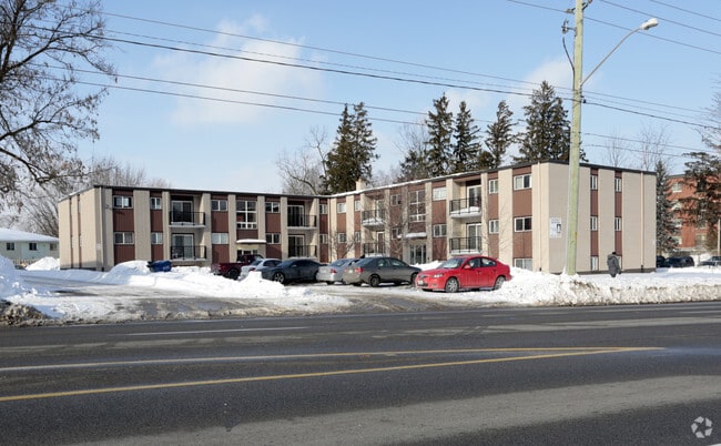 Building Photo - 376 Erb St W