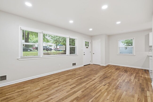 18 Grandin Cir