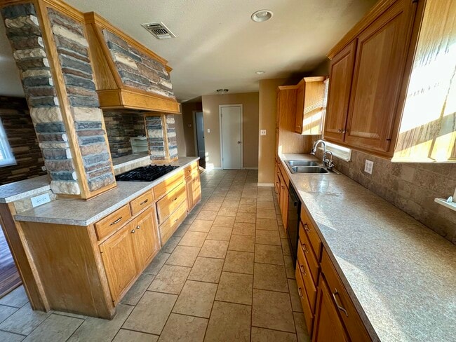 Photo - 5002 46th St