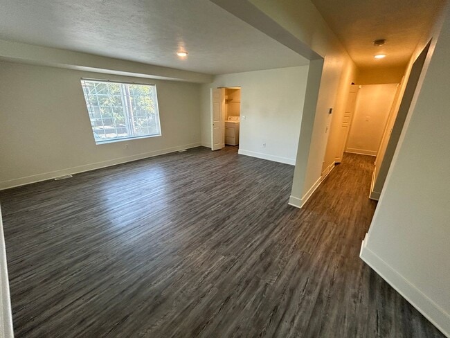 Building Photo - 803 E Mission Ave Unit 803 1/2 Rental